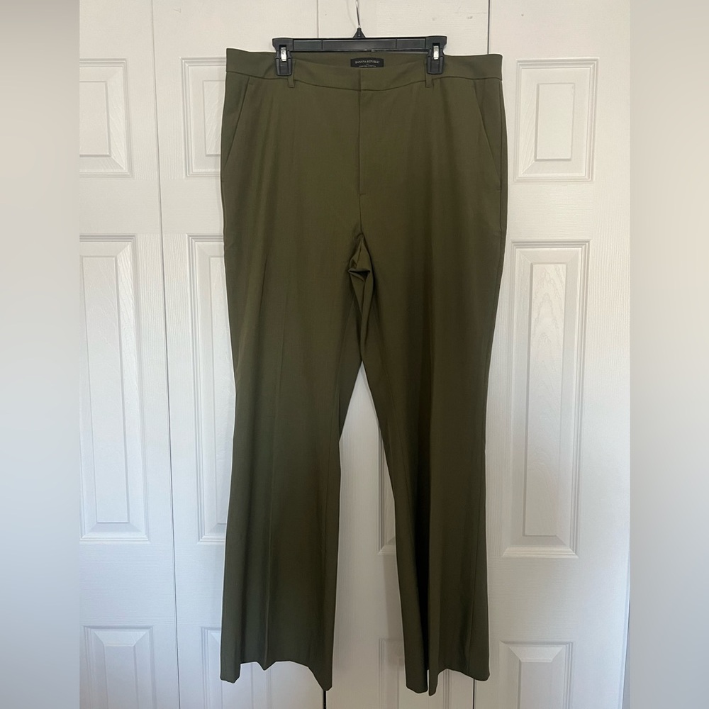 Banana Republic Sculpted Stretch Dress Pants, Size 16, Army Green